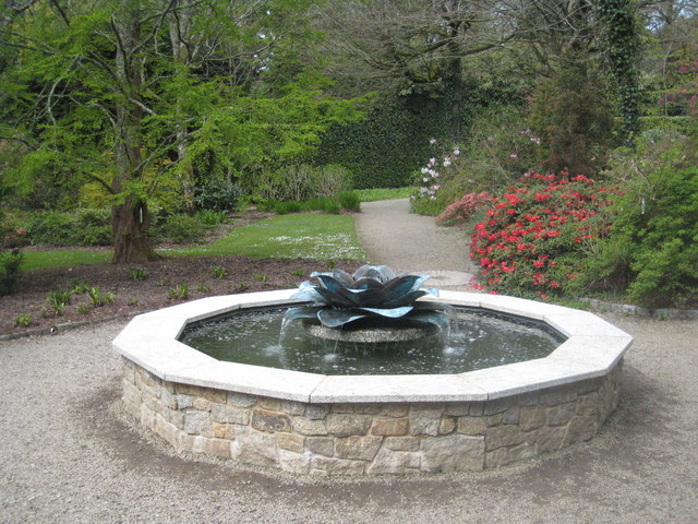 Kerti tó ötletek, Rod Allday / The Magnolia Fountain in Trewithen Gardens